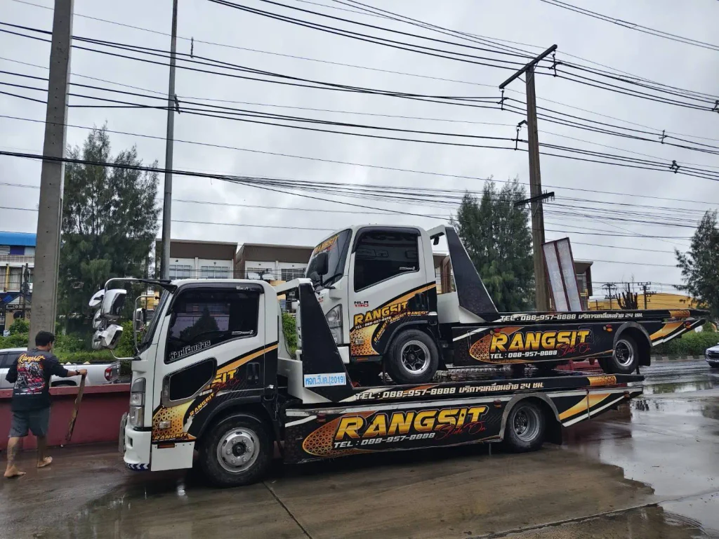 รถสไลด์ออนรุ่นใหม่ของทีมงานรังสิตรถสไลด์ จอดเตรียมความพร้อมให้บริการ รถสไลด์ปทุมธานี ตลอด 24 ชั่วโมง